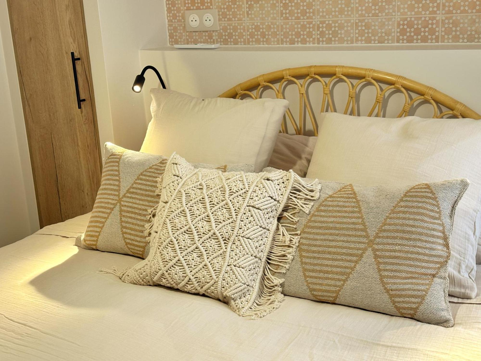 La Maison Cavet 5 Appartements De Standing Au Coeur Du Village Sanary-sur-Mer Exterior foto